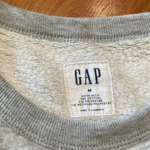 GAP Crewneck Sweatshirt - Picture 2 of 6